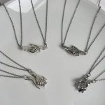 گردنبند جفتی طرح دست دوستی